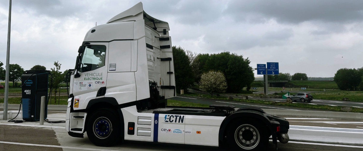 De nouvelles stations pour les camions roulant au gaz ou à l’électricité