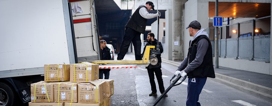 Livraison en centre-ville ; Photo : Arnaud Bouissou / Terra