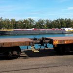 Bateau et wagon plat au port de Colmar Neuf-Brisach